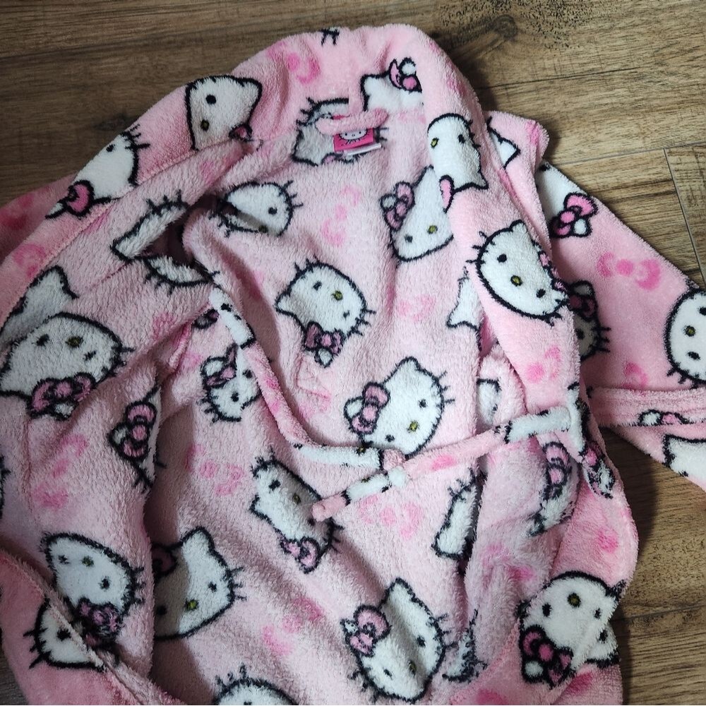 Hello Kitty Pink Robe Size 3T - Picture 10 of 16